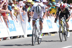 Tadej Pogacar (UAE Team Emirates) takes the victory ahead of Jonas Vingegaard (Team Visma | Lease a Bike) (270x)