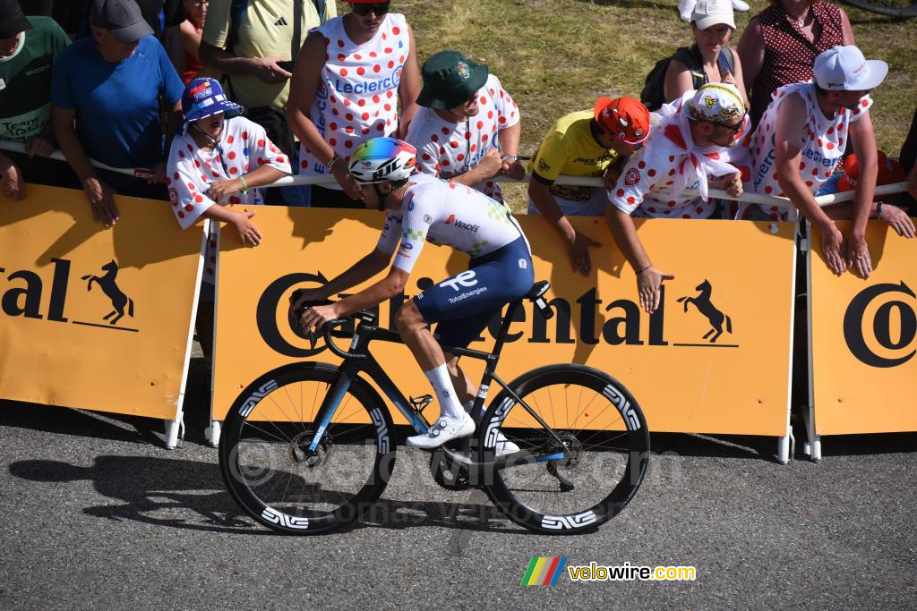 Jordan Jegat (TotalEnergies) komt in Peyragudes aan