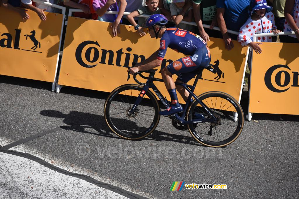 Oscar Onley (Team Picnic PostNL) komt aan in Peyragudes