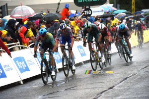 Jonathan Milan (Lidl-Trek) launches his sprint to victory in Valence (1542x)