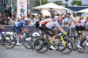 Jonas Vingegaard (Team Visma | Lease a Bike) in the polka dot jersey (275x)