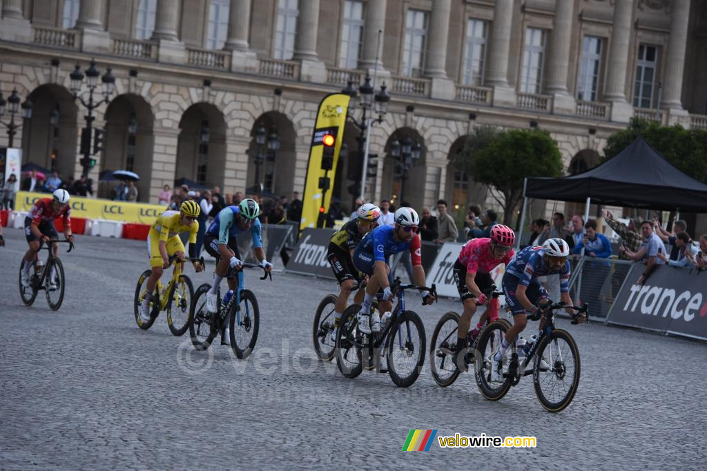 Een eerste groep maakte zich los na de eerste klim van Montmartre
