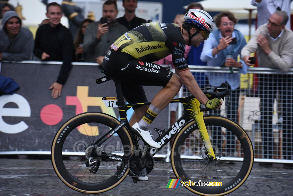 Wout van Aert (Team Visma | Lease a Bike) rijdt alleen naar de overwinning (3)