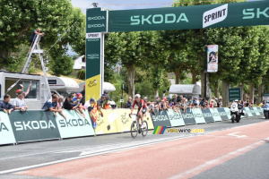 Liam Slock (Lotto Intermarché) au sprint à Saint-Pourçain-sur-Sioule sur l'étape 11 (105x)