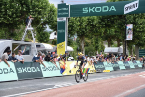 Quinn Simmons (Lidl-Trek) au sprint à Saint-Pourçain-sur-Sioule sur l'étape 11 (149x)