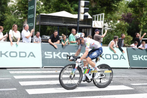 Mathis Le Berre (TotalEnergies) remporte le sprint à Saint-Pourçain-sur-Sioule sur l'étape 11 (106x)