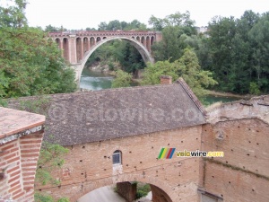 Le pont de Rabastens à Couffouleux (421x)