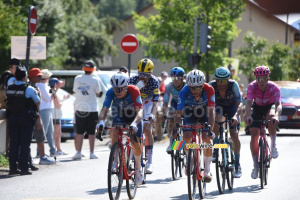 Second group of chasers with Guillaume Martin Guyonnet, Clément Braz Afonso, Quinn Simmons, … (stage 18) (2x)