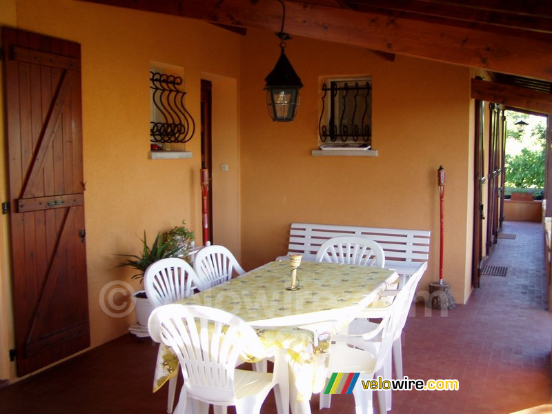 Het terras van het tweede huis van mijn ouders in Couffouleux