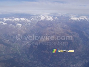 Mountains seen from the plane back to Paris (374x)