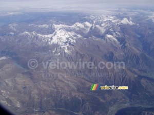 Mountains seen from the plane back to Paris (359x)