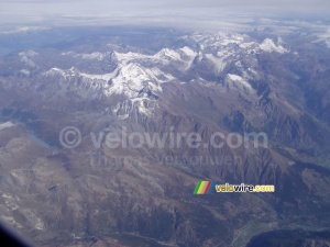 Mountains seen from the plane back to Paris (205x)