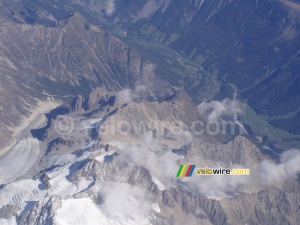 Mountains seen from the plane back to Paris (205x)