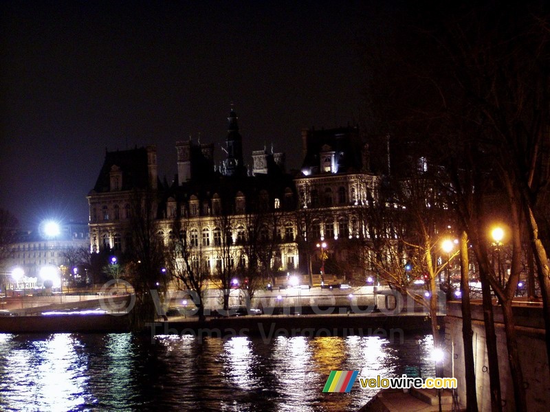 Hôtel de Ville gezien vanaf het Île Saint Louis