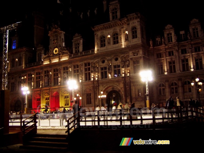 Hôtel de Ville met daarvoor één van de Parijse schaatsbanen in de winter