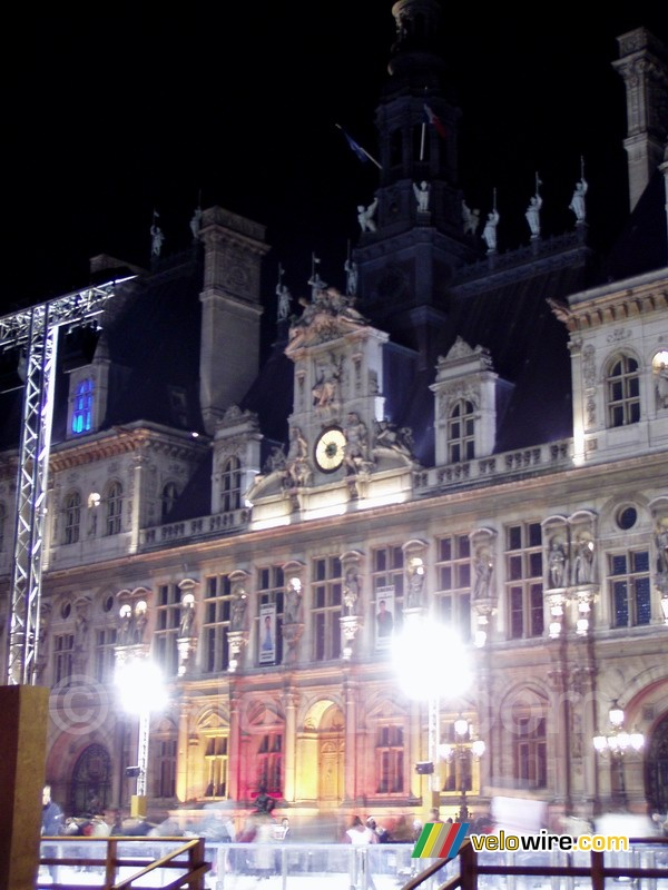 Hôtel de Ville met daarvoor één van de Parijse schaatsbanen in de winter