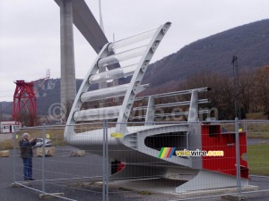 Un des éléments de protection de bord du Viaduc de Millau (343x)