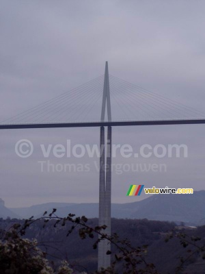 Un des piliers du Viaduc de Millau (471x)