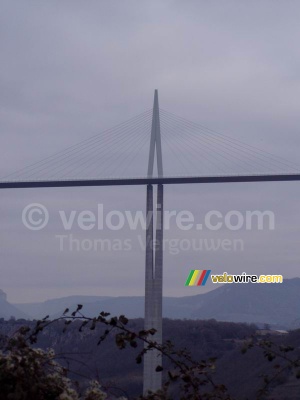 Un des piliers du Viaduc de Millau (325x)