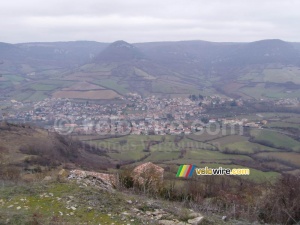 Le village Luzençon vu depuis St. Georges de Luzençon (248x)