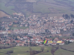 Le village Luzençon vu depuis St. Georges de Luzençon (295x)