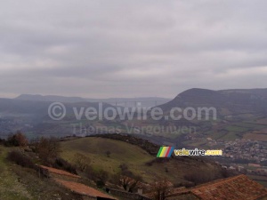 Le viaduc de Millau vu depuis St. Georges de Luzençon (271x)