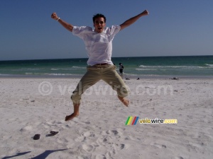 Romain jumps in the air on the beach of Sarasota (360x)