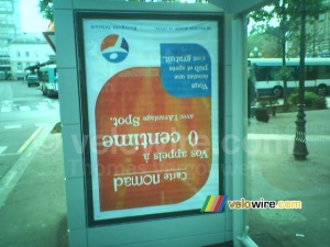 Everything is upside down at Bouygues Télécom, even their billboard (275x)