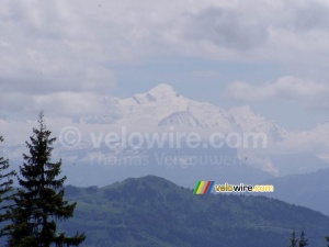 Le Mont Blanc vu depuis les montagnes près de Bons-en-Chablais (191x)