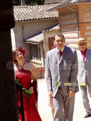 Isabelle & Cédric: arrival at the city hall (361x)