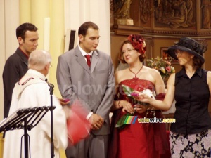 The bride and groom and the witnesses (352x)