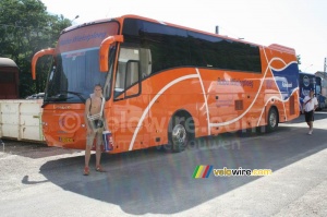 Thomas with the Rabobank-bus (680x)