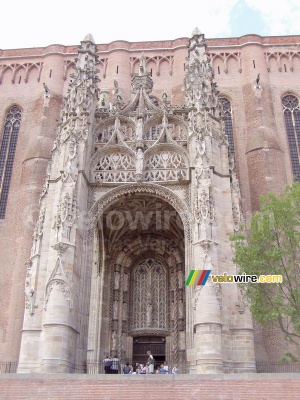 L'entrée du Basilique Sainte-Cécile (347x)