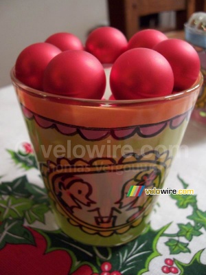 Glass with balls (401x)