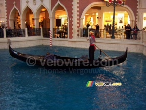 Une gondole au Venetian hôtel (2) (537x)