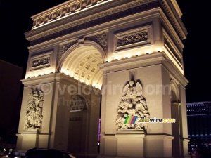 Une réplique de l'Arc de Triomphe (273x)