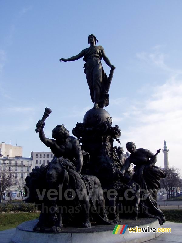 A statue on the Place de la Nation (2)