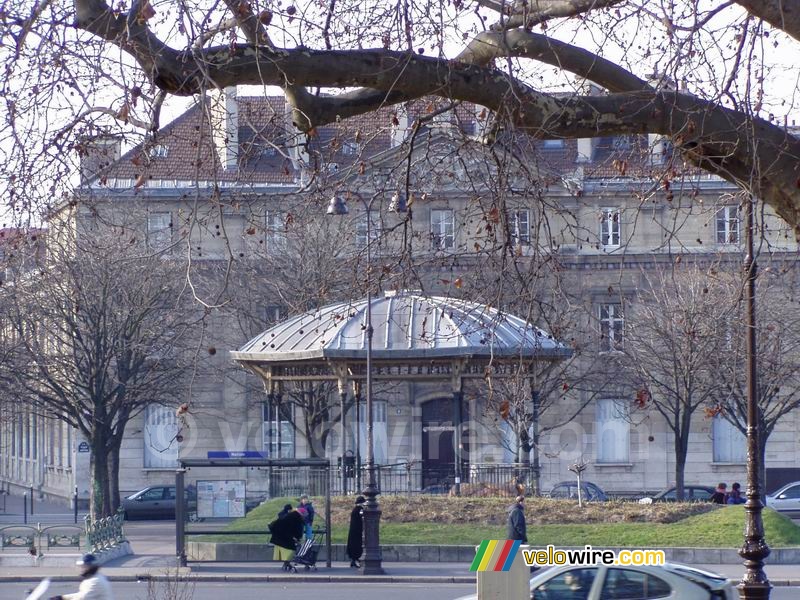 A pavillion on the Place de la Nation