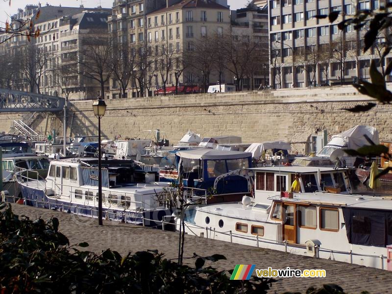 Le port Paris Arsenal près de Bastille (2)