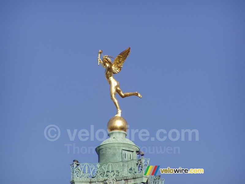 Le Génie de la Liberté sur la Colonne de Juillet à Place de la Bastille