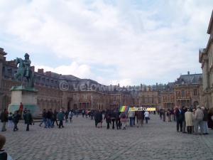 Chateau de Versailles (from the outside) (634x)
