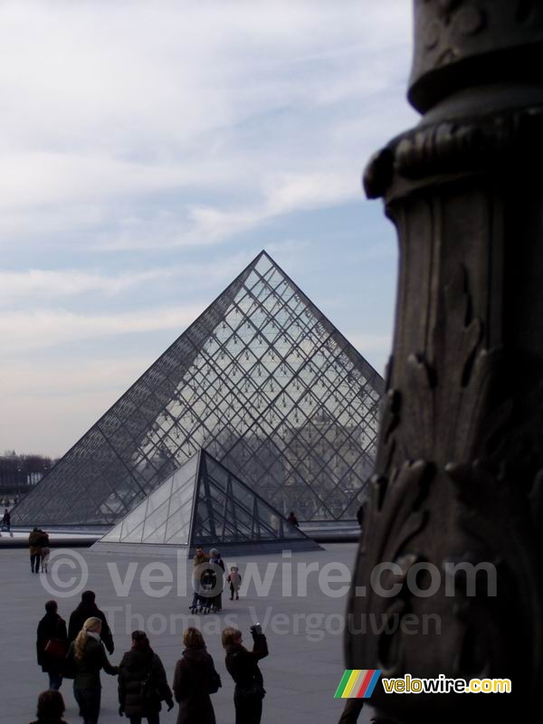 Pyramide van het Louvre (2)