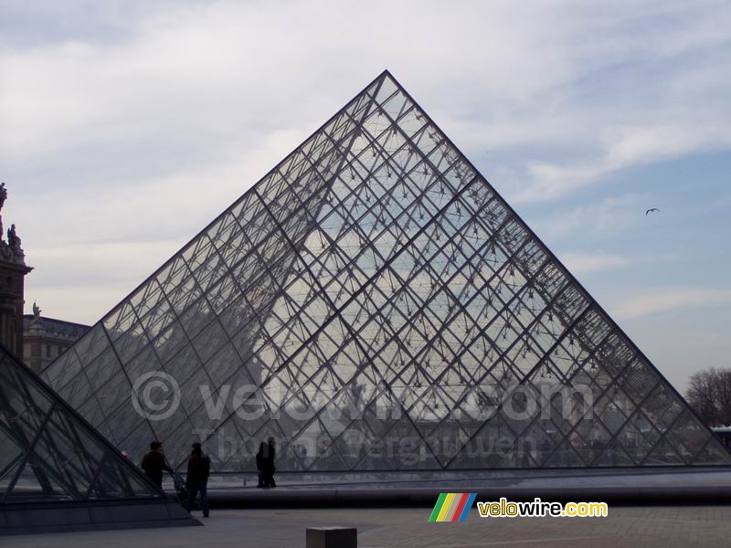 Pyramide van het Louvre (3)