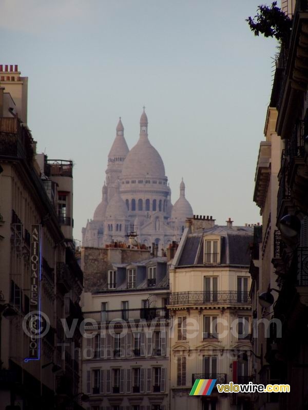 De Sacré Coeur gezien vanuit de Rue Drouot!!