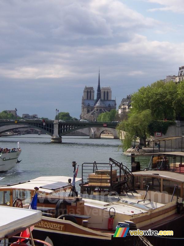 Seine en uitzicht op de Notre Dame 2