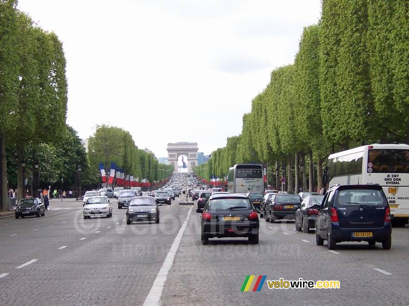 Champs Elyses en de Arc de Triomphe