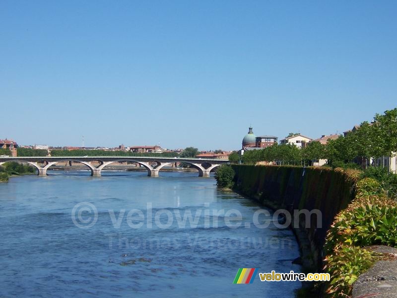 The Garonne with on the right the 