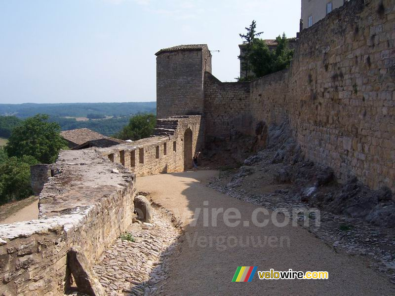 De voormalige toegangsweg tot Puycelci