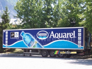 Le camion Nestlé Aquarel (1214x)