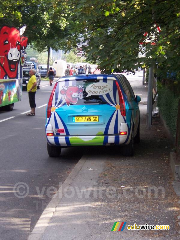 Onze auto voor die dag - [1 dag in de reclamecaravaan van La Vache Qui Rit]